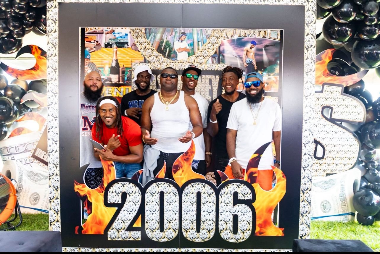 Class of 2006 alumni posing at a past event photo activation